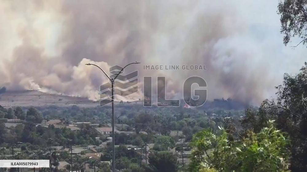 US: Four Injured, Fast-Moving Bain Fire Forces Evacuations in Jurupa Valley, CA 2