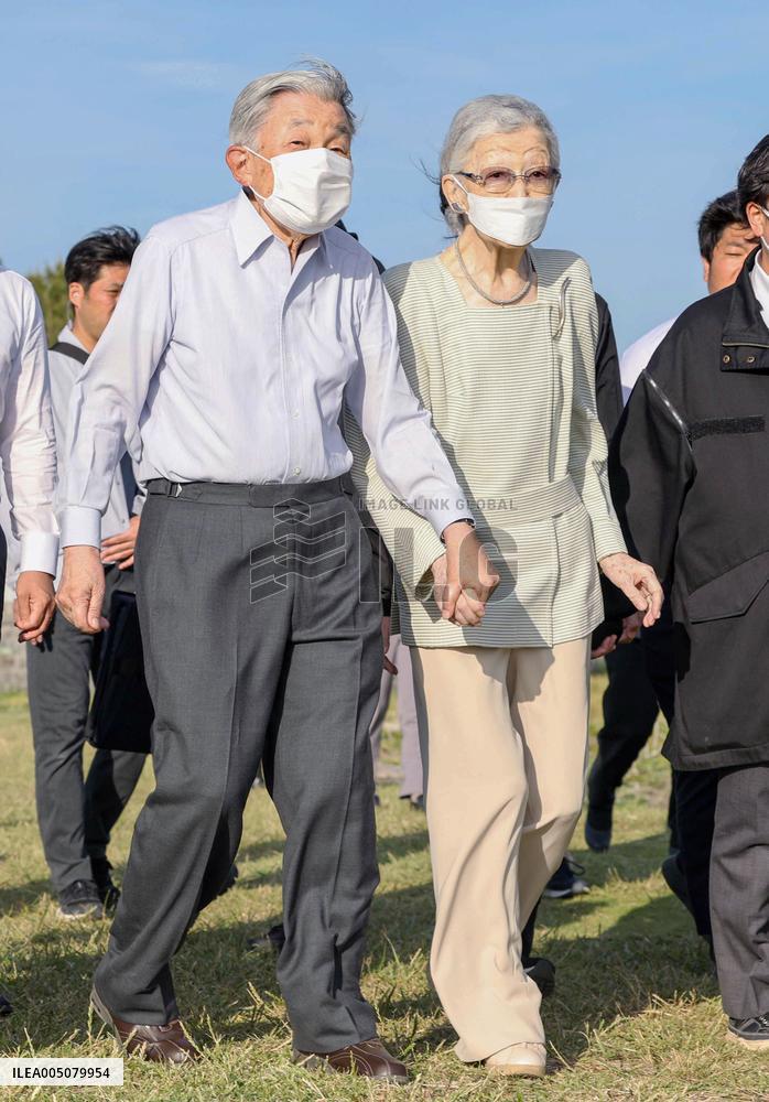 Ex-Emperor Akihito stays at imperial villa in Hayama