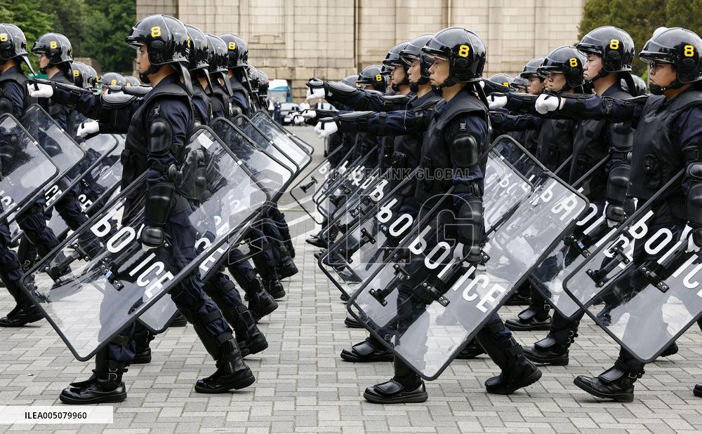 Tokyo riot police ceremony