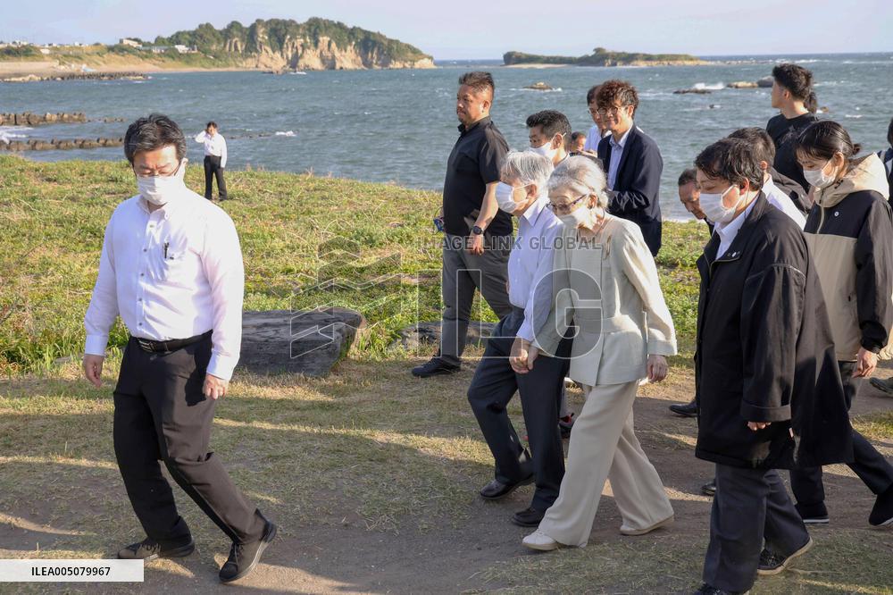 Ex-Emperor Akihito stays at imperial villa in Hayama