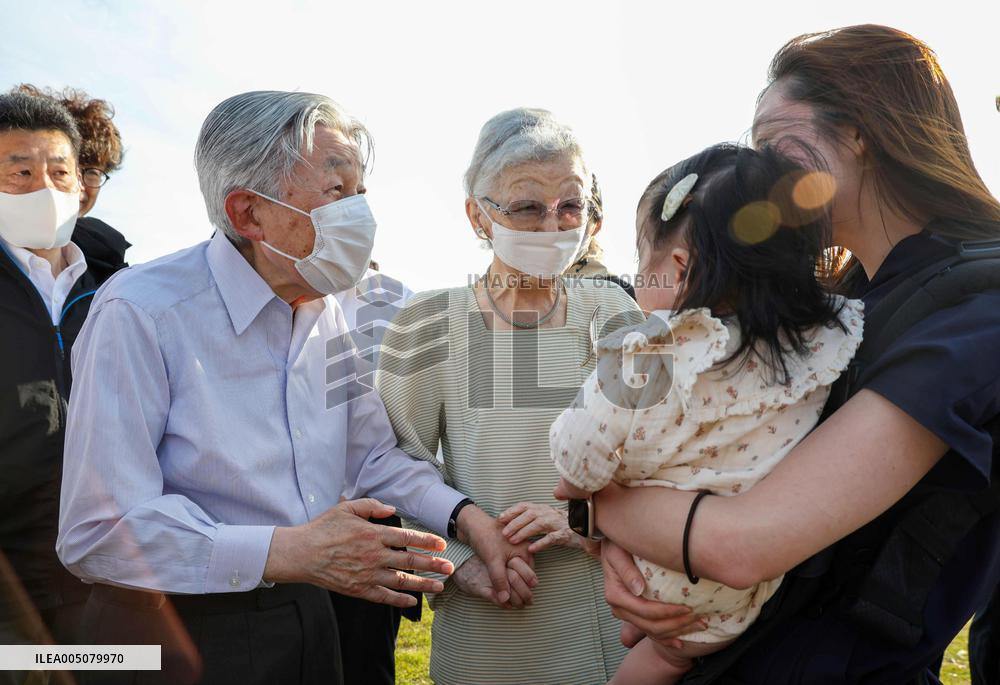 Ex-Emperor Akihito stays at imperial villa in Hayama