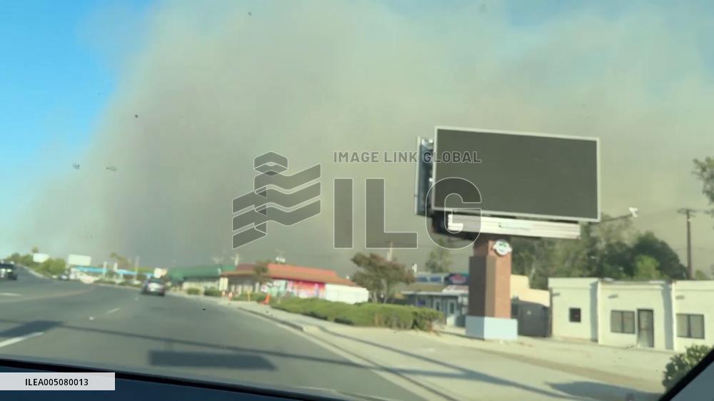 US: Four Injured, Fast-Moving Bain Fire Forces Evacuations in Jurupa Valley, CA 3