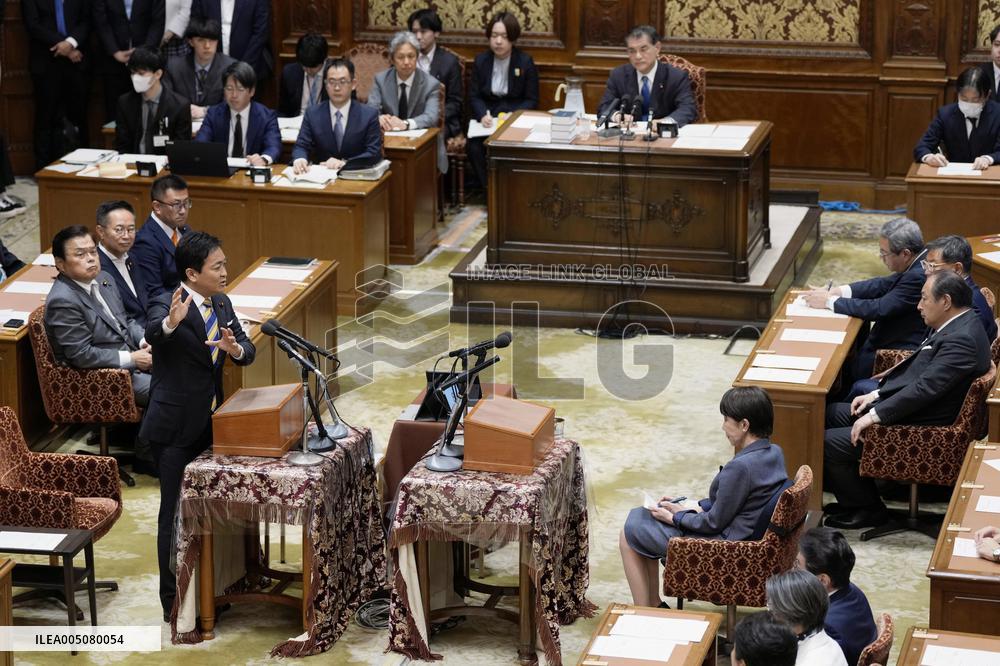 Party leaders' debate in parliament