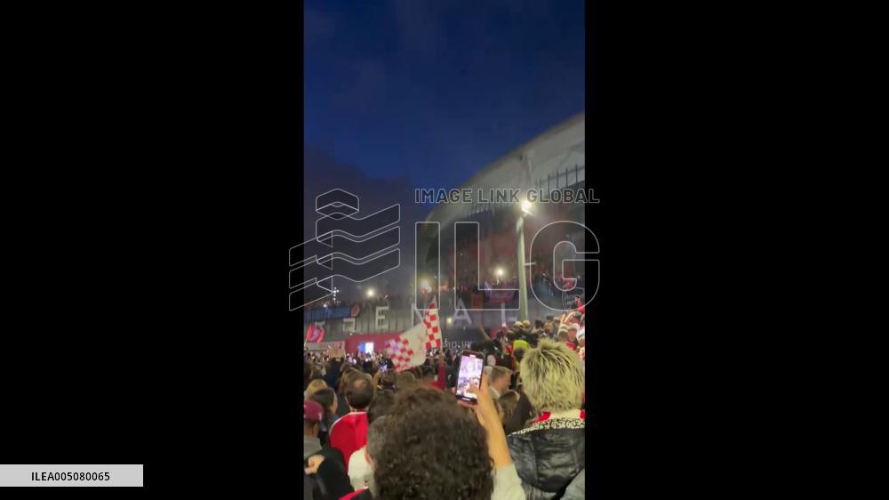 UK: Arsenal Fans Celebrate First Premier League Title in 22 Years Outside Emirates Stadium 2