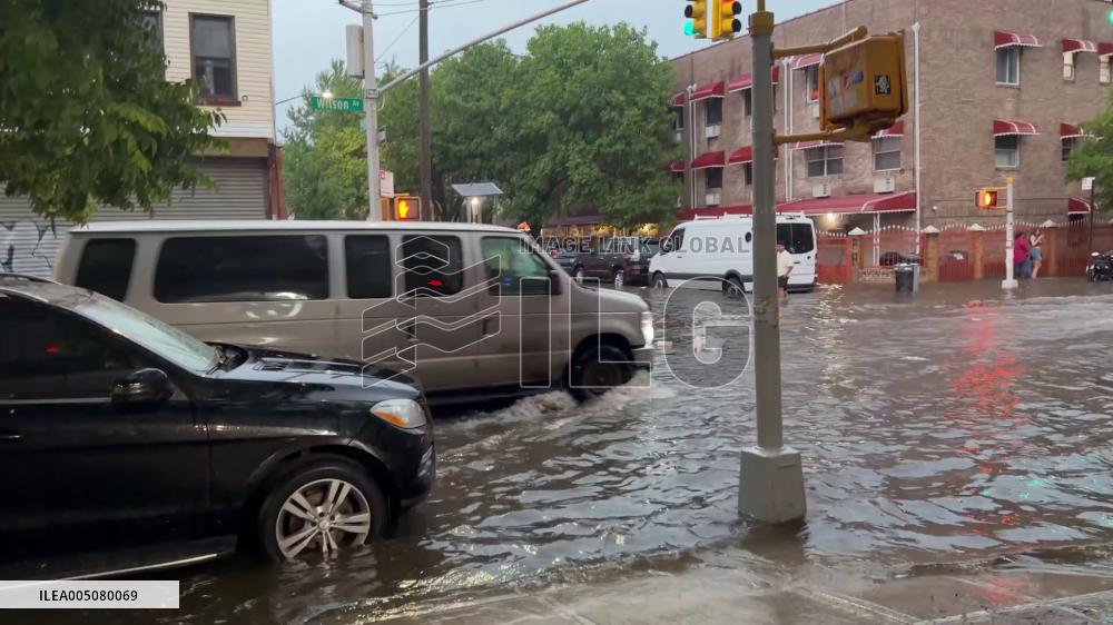 US: Flash Floods Inundate New York City After Powerful Storm