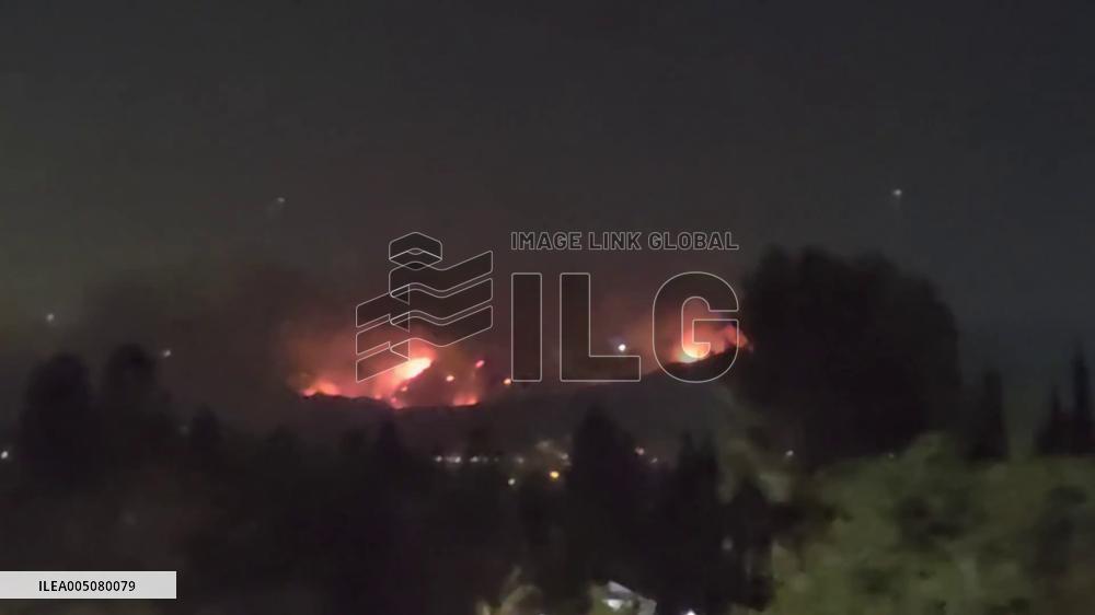 US: Evacuations Ordered as Sandy Fire Tears Through Simi Valley, California 4