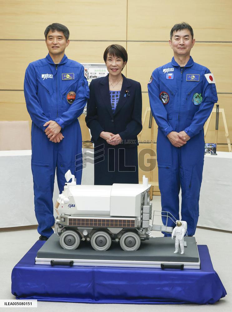 Japan PM Takaichi meets with astronauts