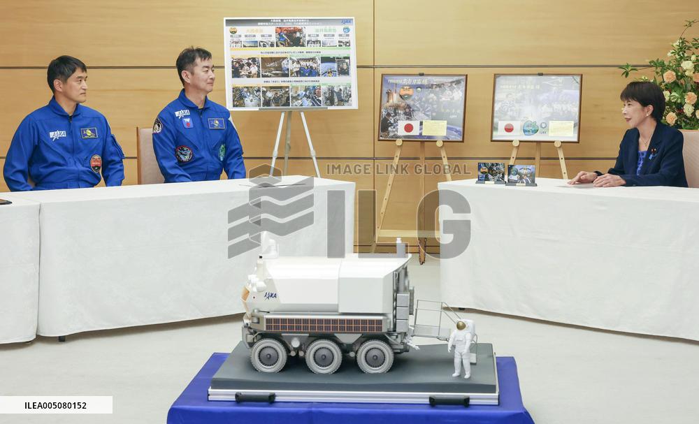Japan PM Takaichi meets with astronauts