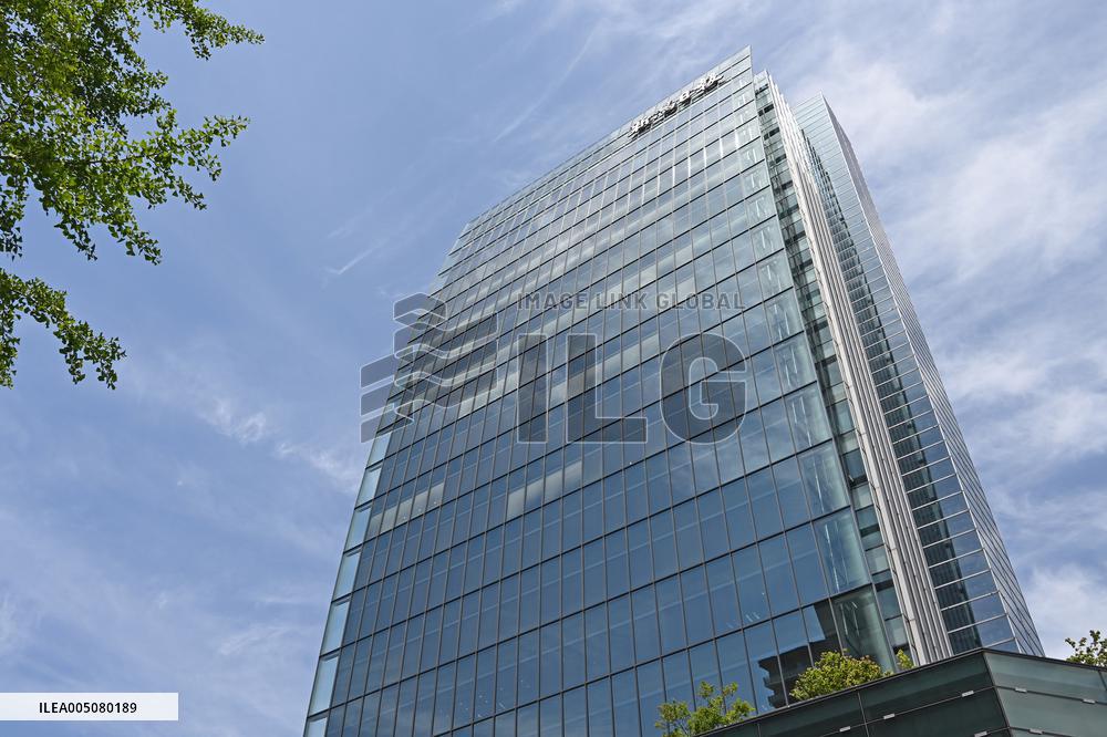 Exterior, logo, and sign of the Niigata Nippo Media Ship