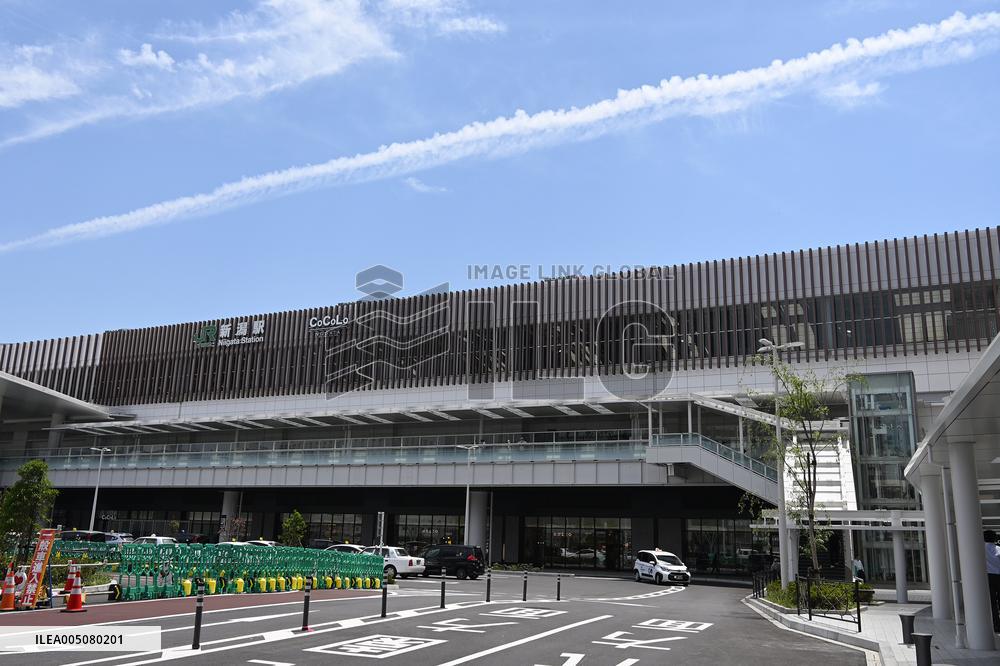 Exterior, logo, and sign of Niigata Station