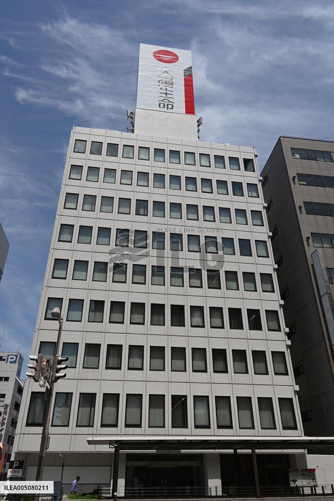 Exterior, logo, and signboard of Taiyo Life Insurance (Niigata Branch)