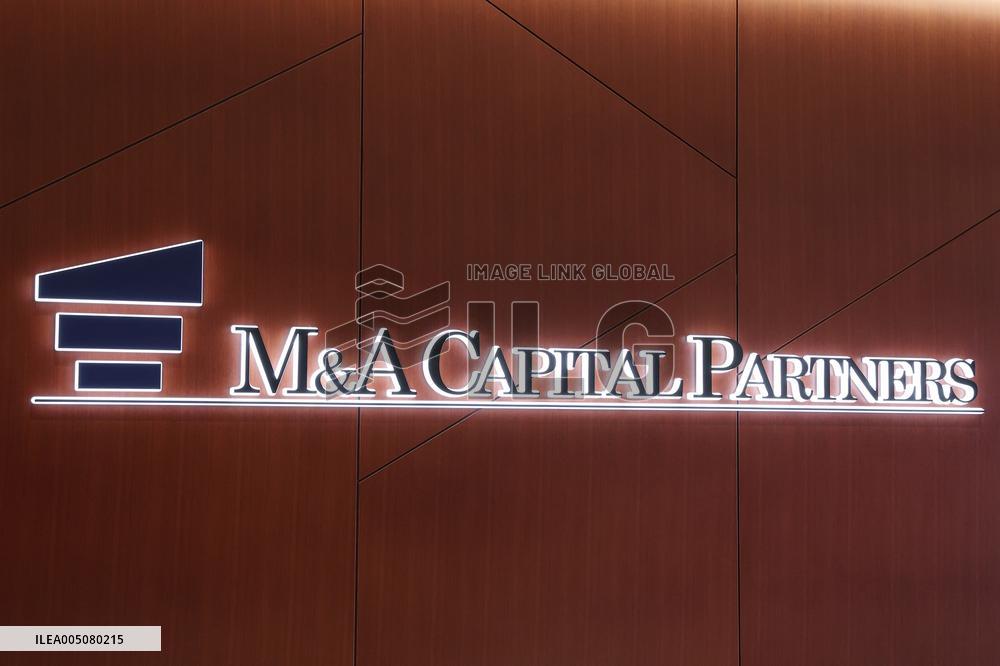 M&A Capital Partner Sign and Logo