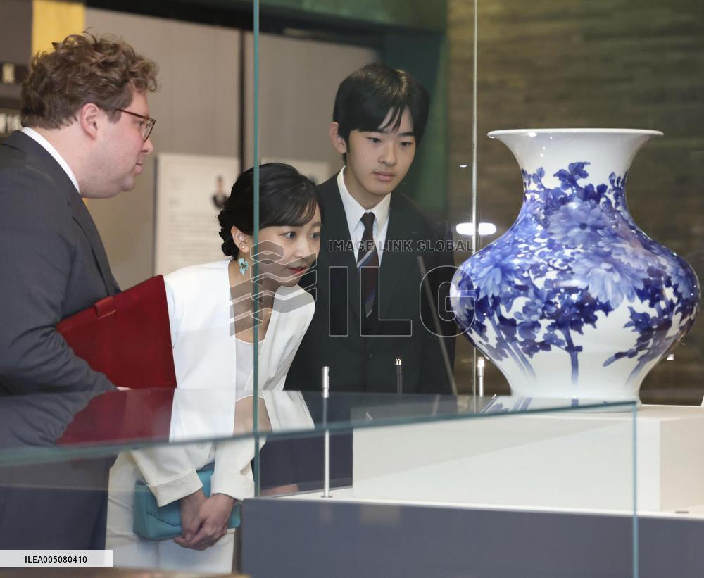 Princess and Prince at exhibition