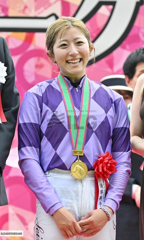 Horse racing: female jockey wins Japanese Oaks