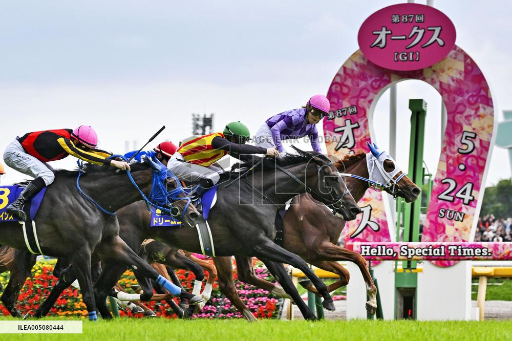 Horse racing: female jockey wins Japanese Oaks