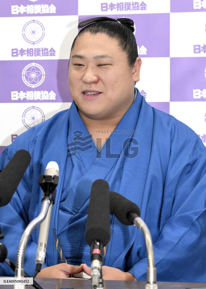 Sumo: Wakatakakage after Summer Grand Sumo Tournament win