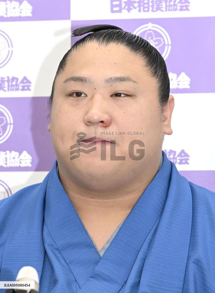 Sumo: Wakatakakage after Summer Grand Sumo Tournament win