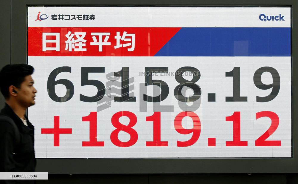 Nikkei index hits record closing high