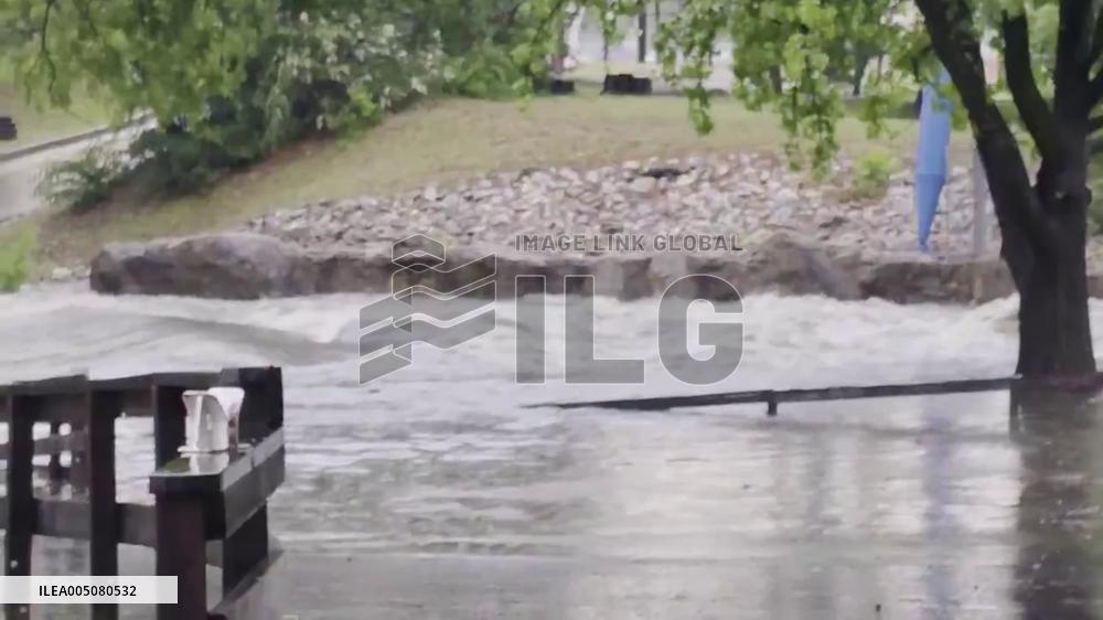 US: Severe Thunderstorms Bring Flash Flooding in Dallas-Fort Worth