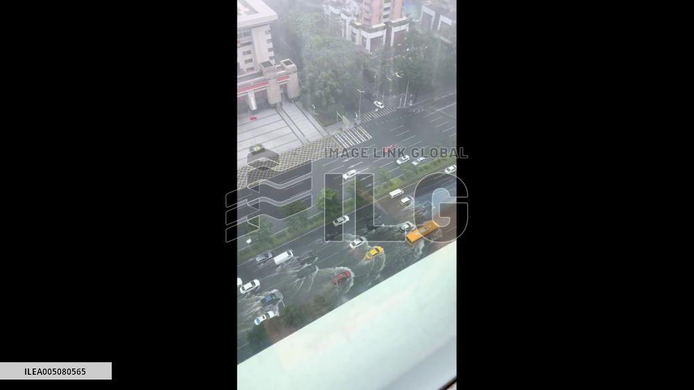 China: Heavy Rain Turns Guangzhou Streets Into Rivers as Cars Wade Through Floodwaters