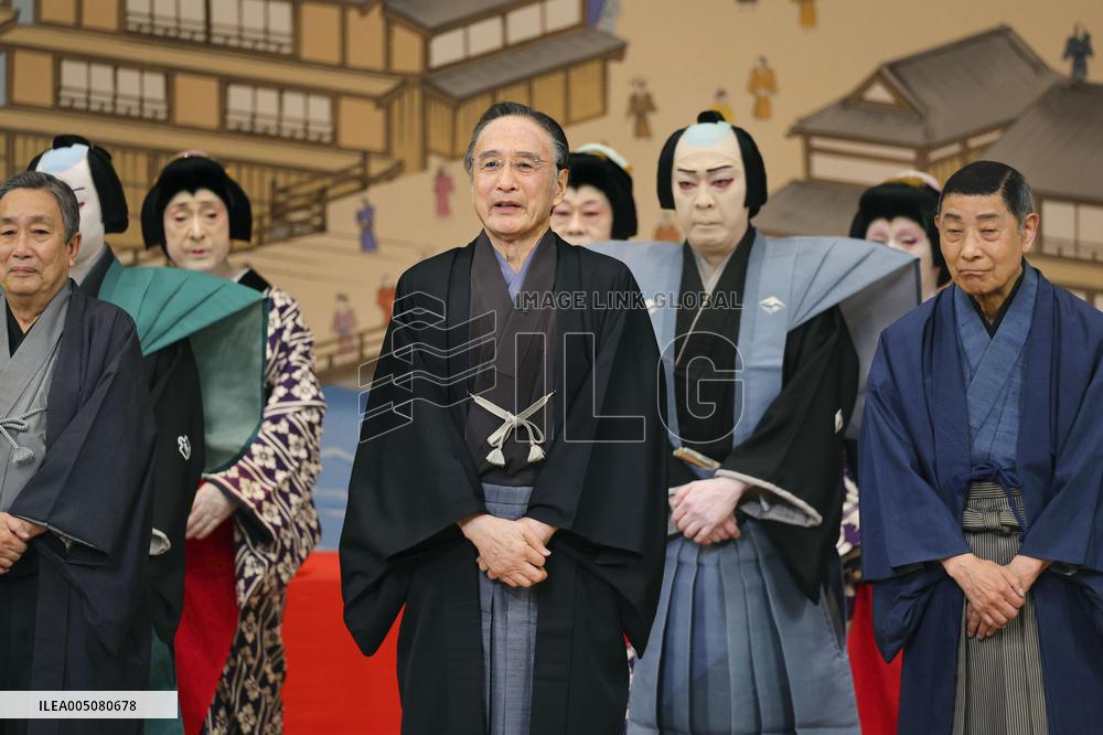 Last performance at 103-year-old Osaka theater