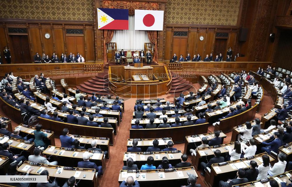 Philippine president in Japan's parliament