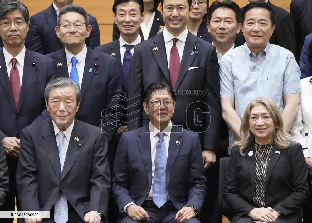 Philippine president in Japan's parliament