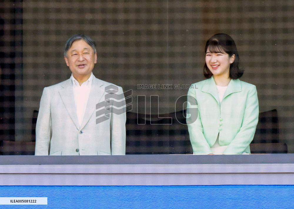 Emperor watches college baseball