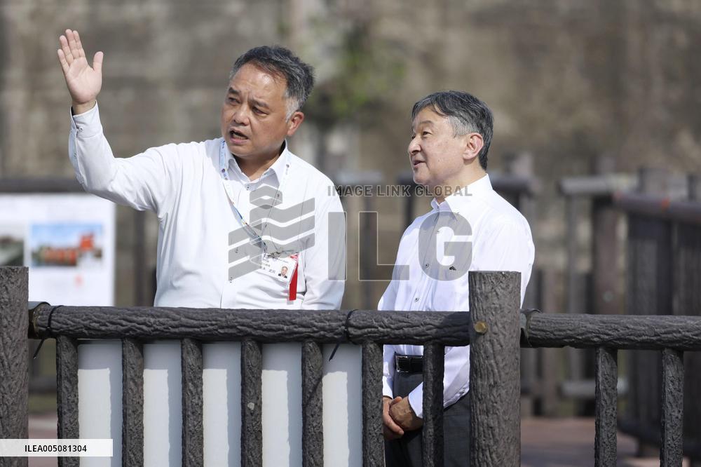 Emperor inspects floodgate in Tokyo