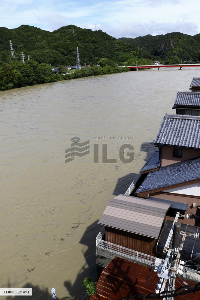 Powerful typhoon hits Japan