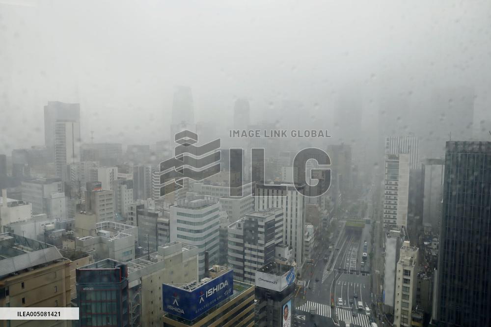 Powerful typhoon hits Japan