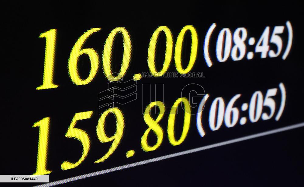 Dollar hits 160 yen
