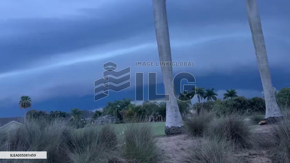 US: Ominous Shelf Cloud  Looms Over South Florida Amid Severe Thunderstorm Warnings
