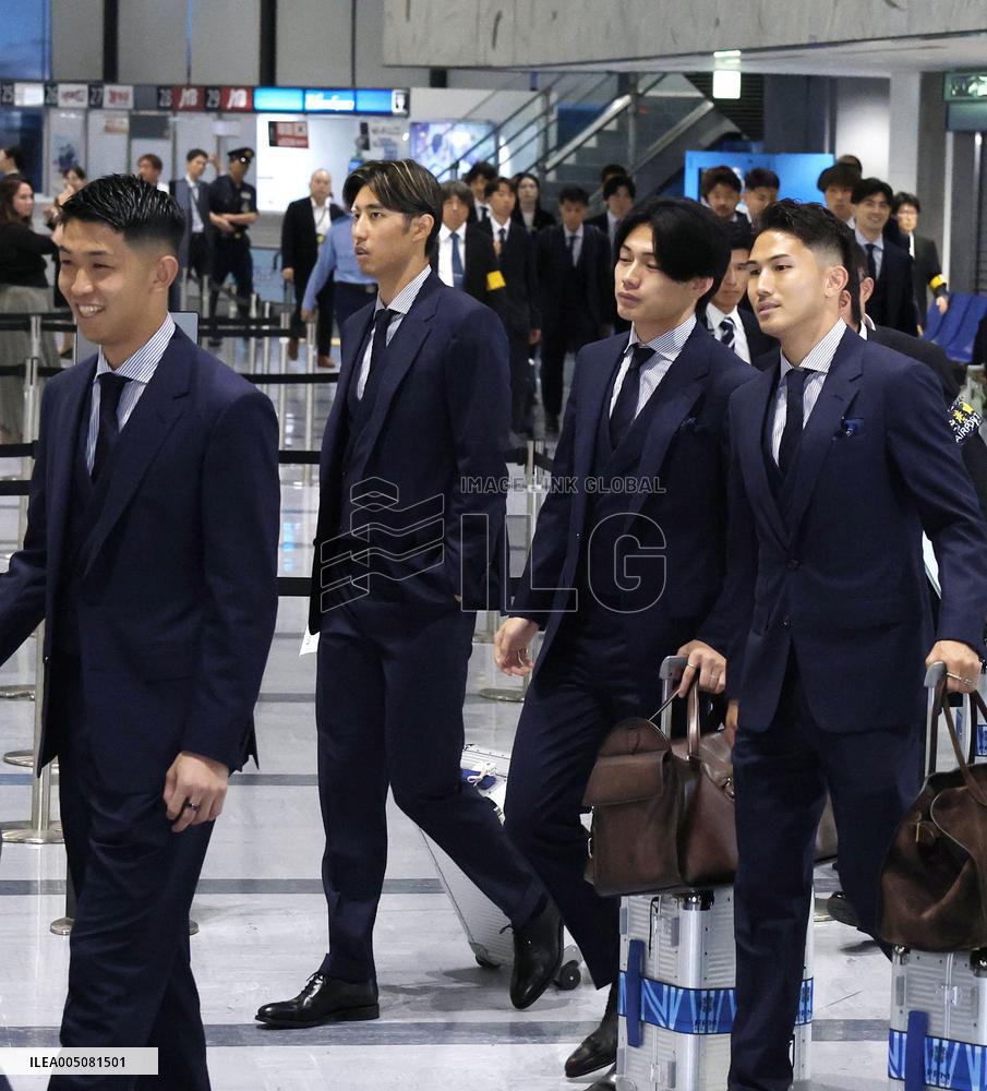 Football: Japan players departing for Mexico
