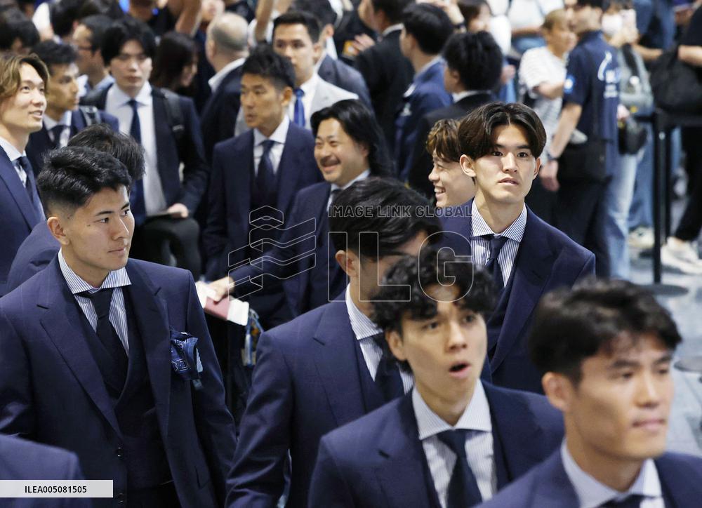 Football: Japan players departing for Mexico