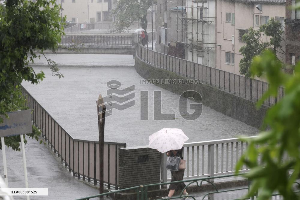 Powerful typhoon hits Japan