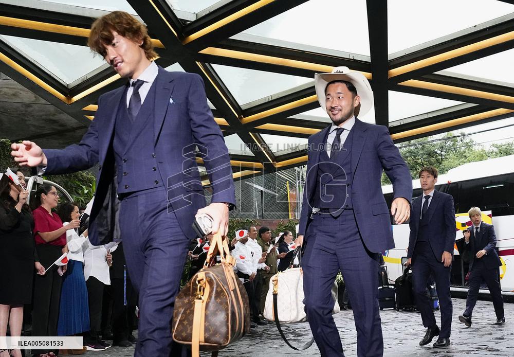 Football: Japan players arrive in Mexico