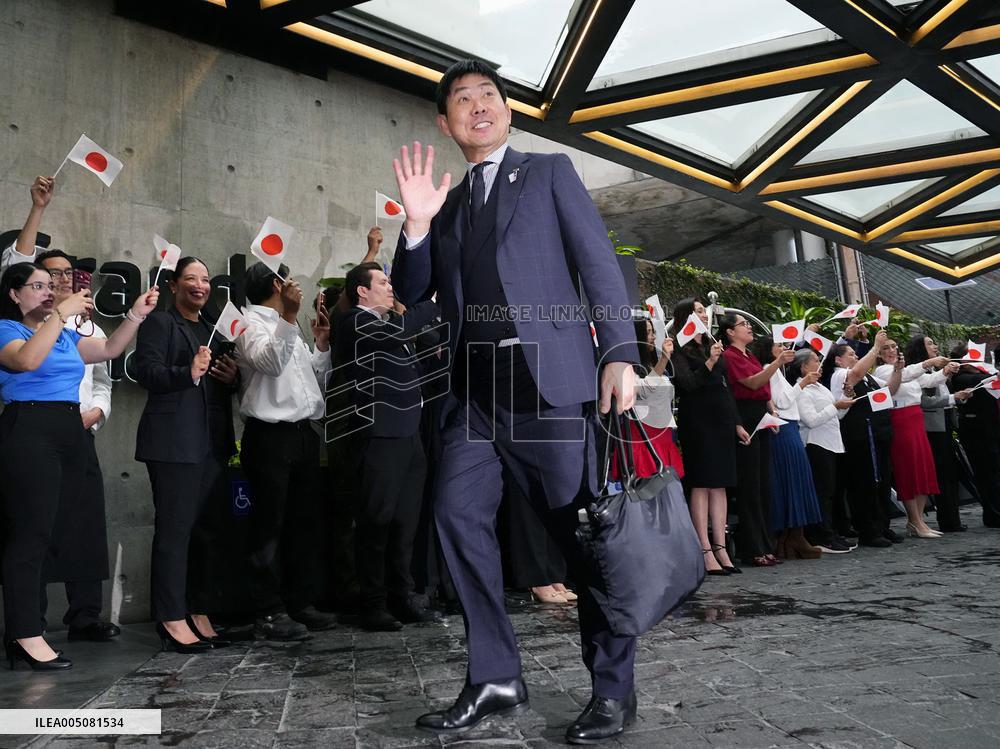 Football: Japan players arrive in Mexico