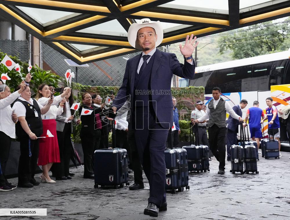 Football: Japan players arrive in Mexico