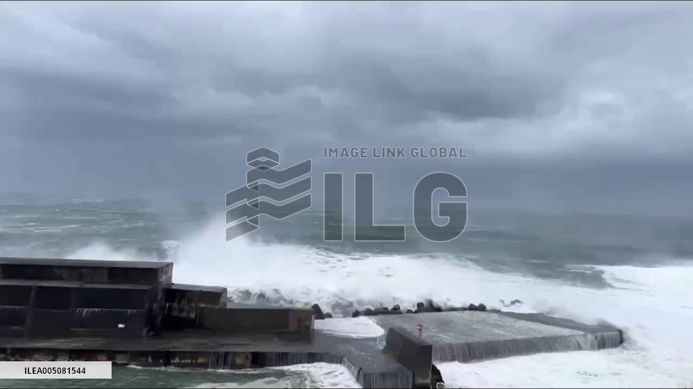 Japan: Izu Oshima Pounded by Giant Waves as Typhoon Jangmi Strikes
