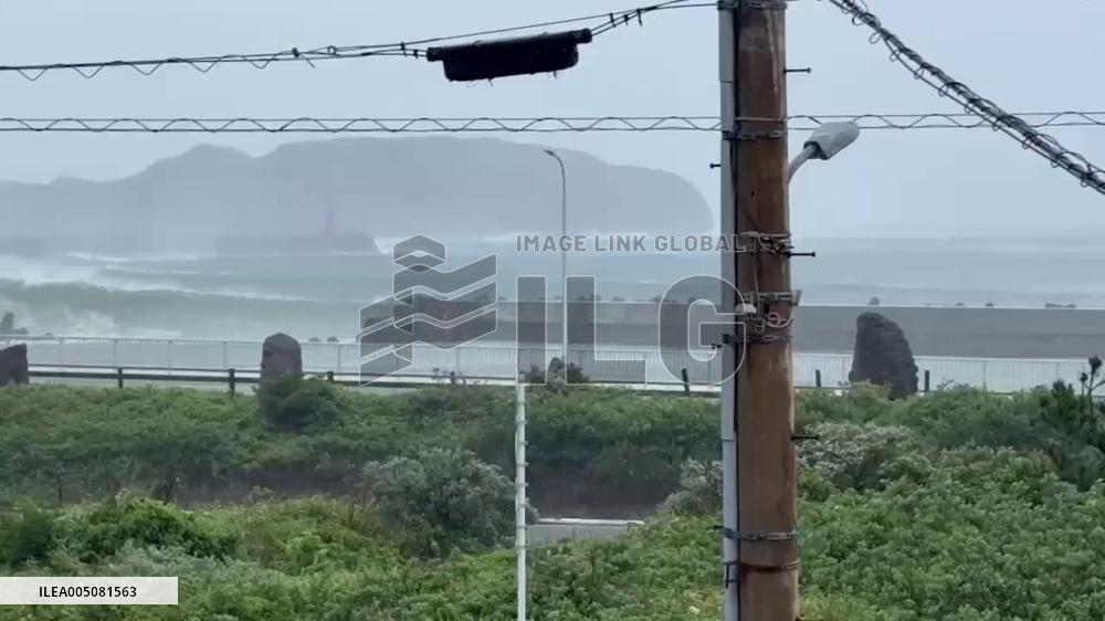 Japan: Typhoon Jangmi Sends Massive Waves Crashing Into Coastlines