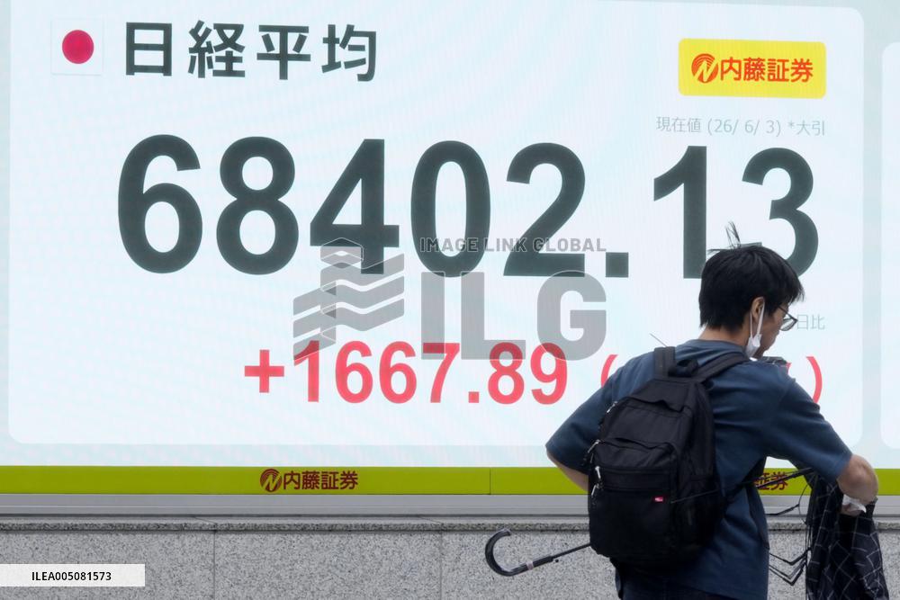 Nikkei index hits record closing high