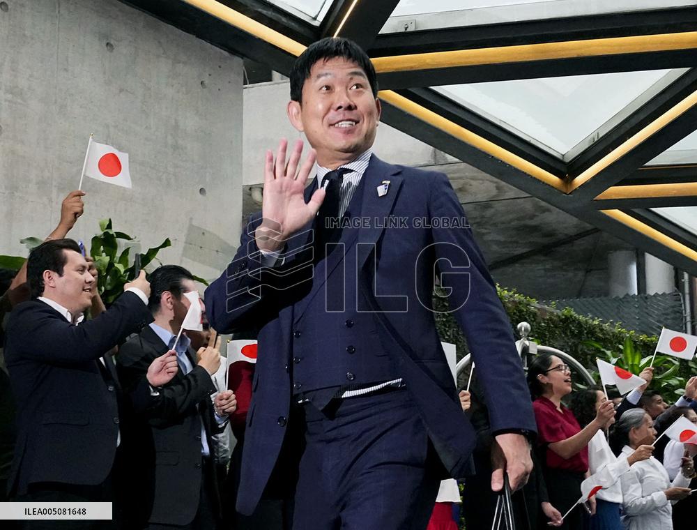 Football: Japan players arrive in Mexico