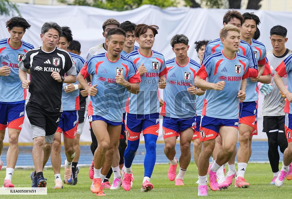 Football: Japan players train in Mexico