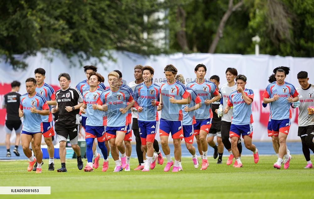 Football: Japan players train in Mexico