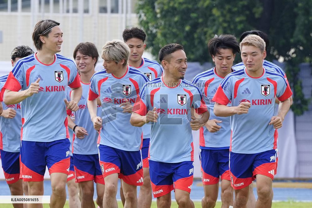 Football: Japan players train in Mexico
