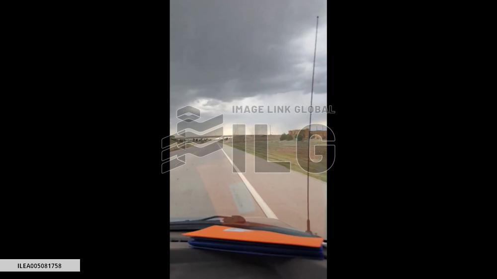 US: Landspout Spotted on I-76 as Storms Move Through Eastern Colorado