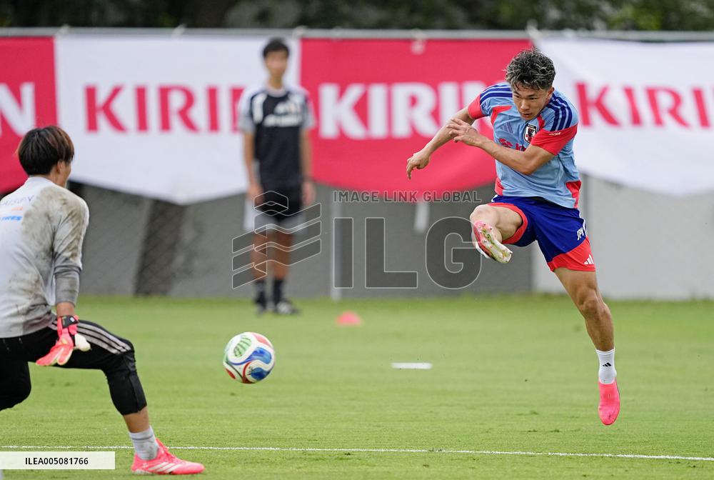 Football: Japan players train in Mexico