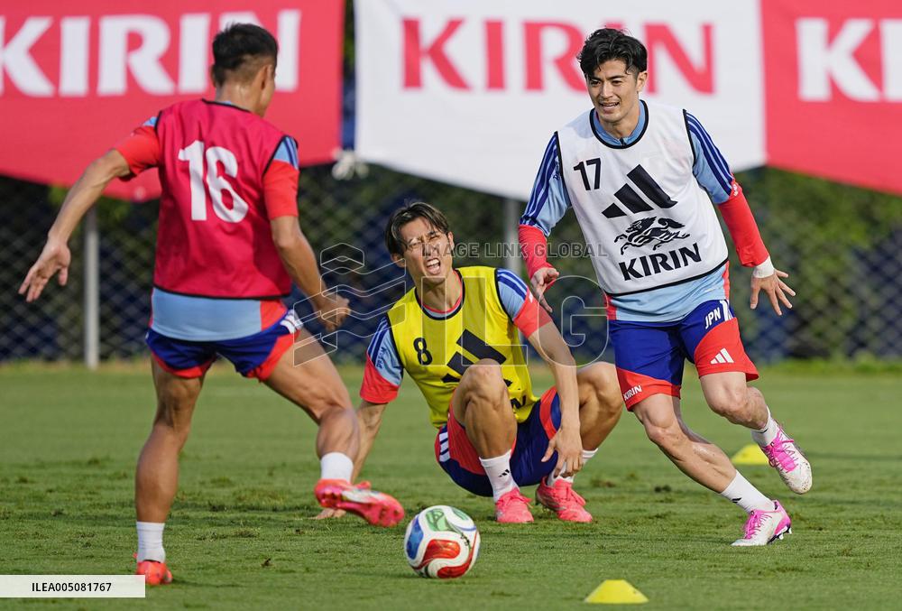 Football: Japan players train in Mexico