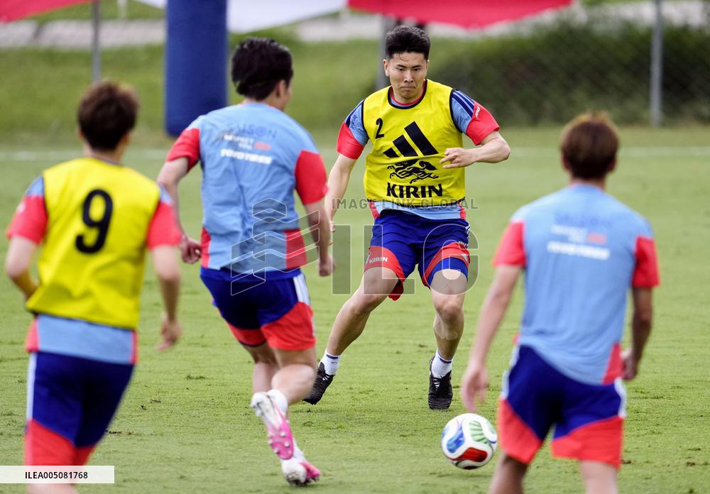 Football: Japan players train in Mexico